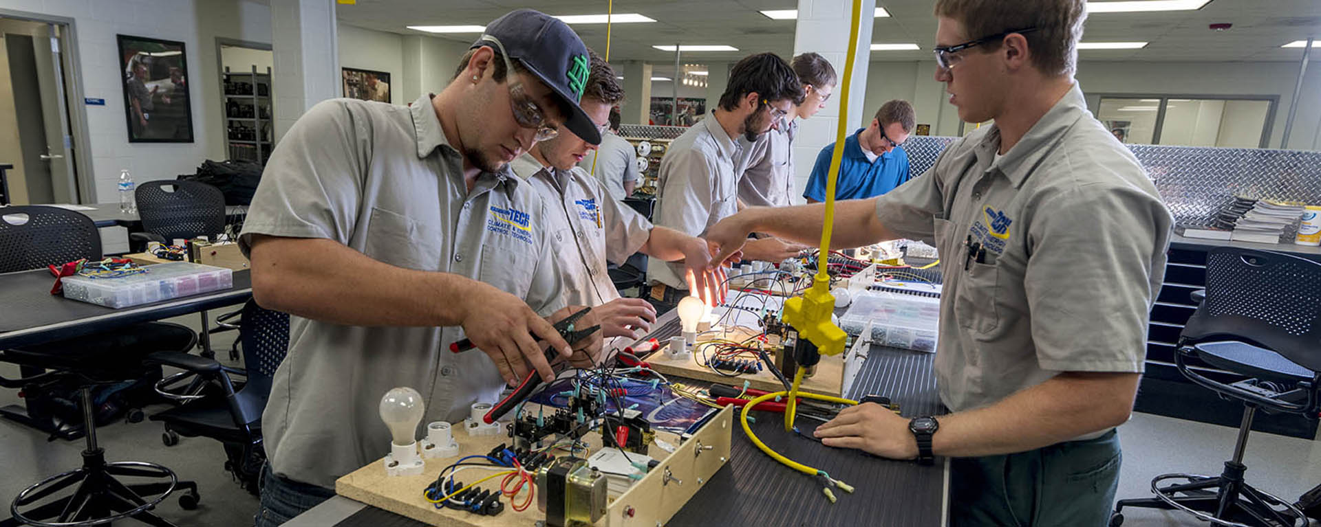 students in hvac lab