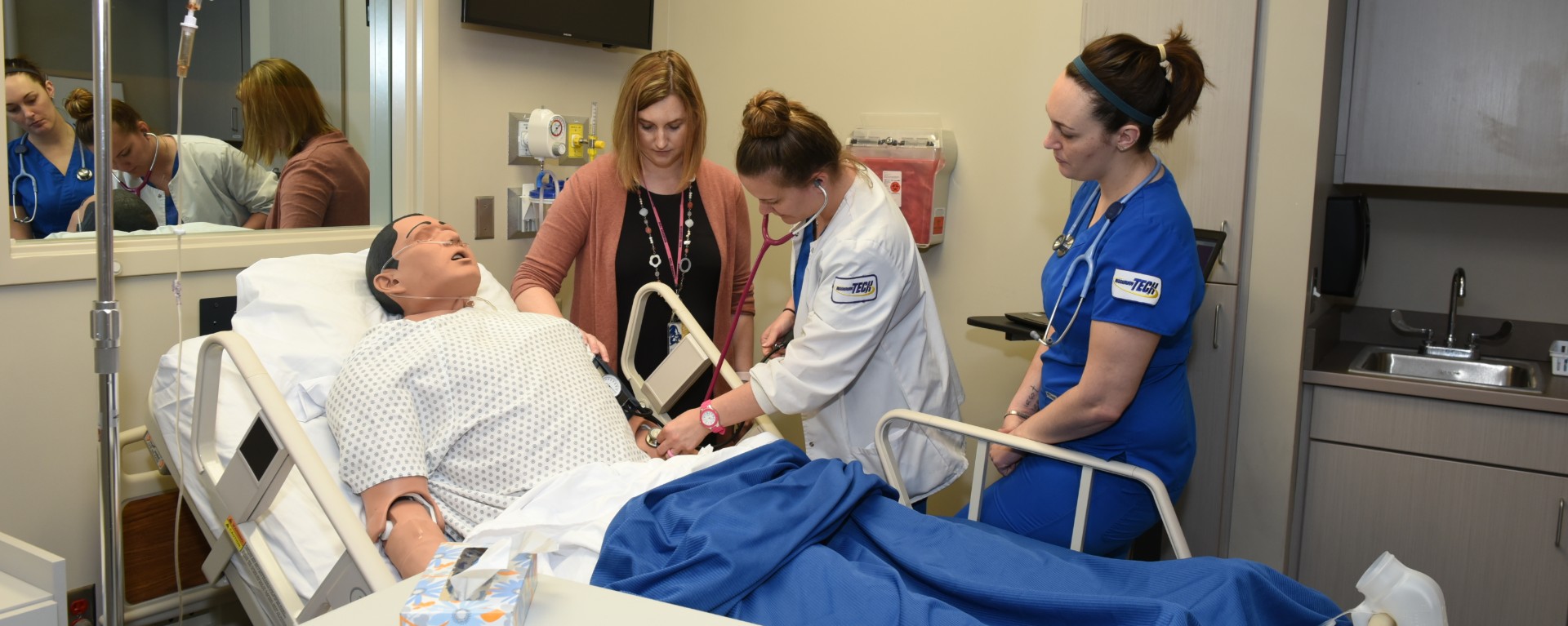 two nurses in hospital bay