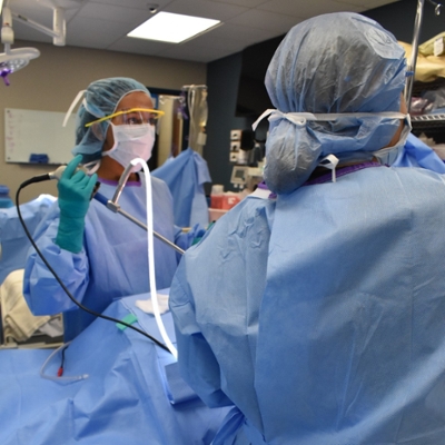 surgical tech in operating room